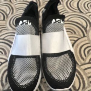 APL mens shoes techloom bliss great condition. Size 11.5. Smokefree home